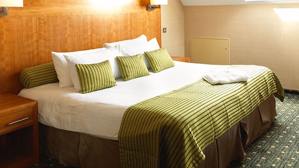 Hotels Near Galleon Studios